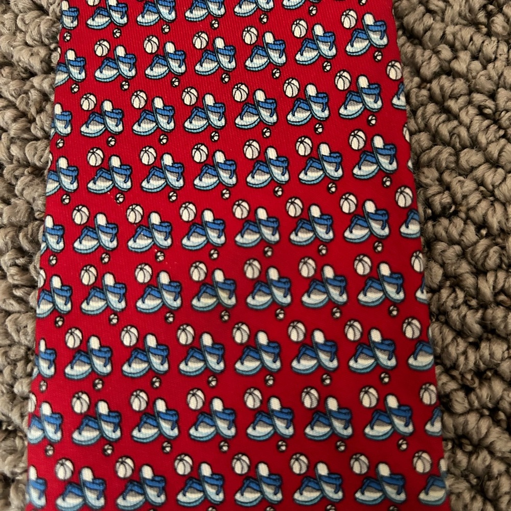 Vineyard Vines Men’s Flip Flop Tie - Picture 2 of 3